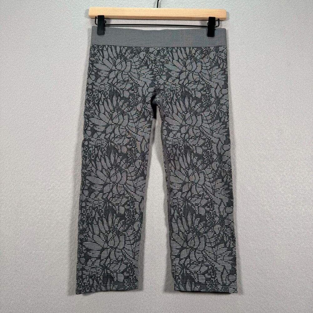 Fabletics Kate Hudson Leggings Womens Small Grey Textured Floral Seamless Crop